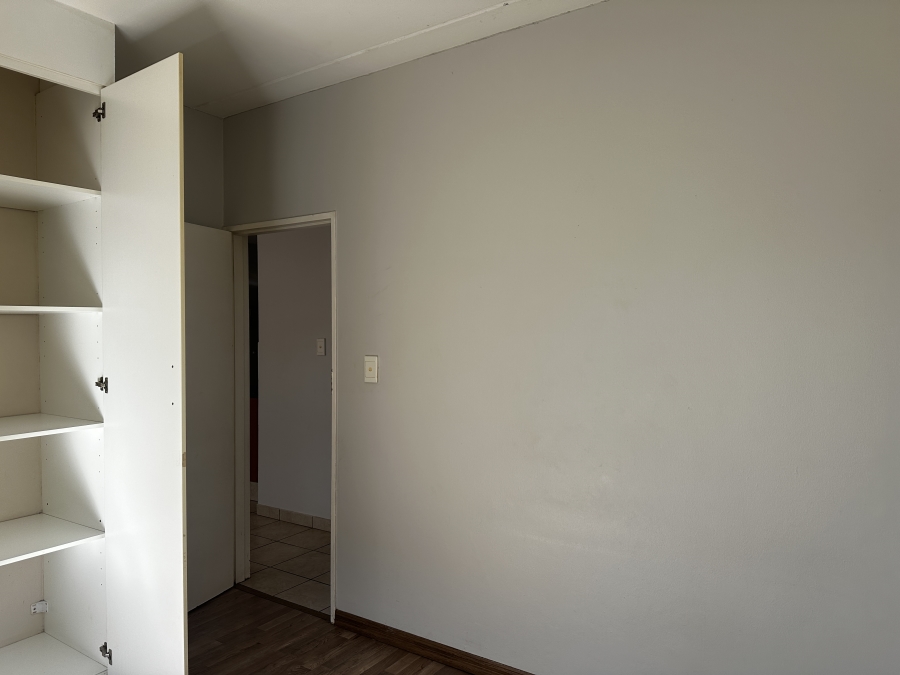 To Let 2 Bedroom Property for Rent in Sonneveld Gauteng