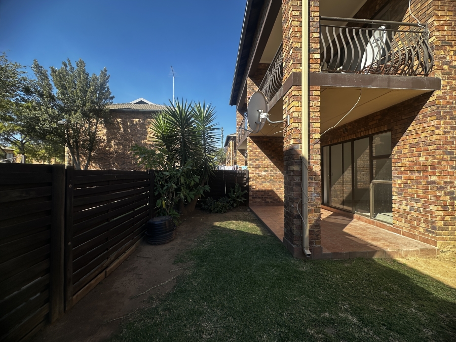 To Let 2 Bedroom Property for Rent in Sonneveld Gauteng
