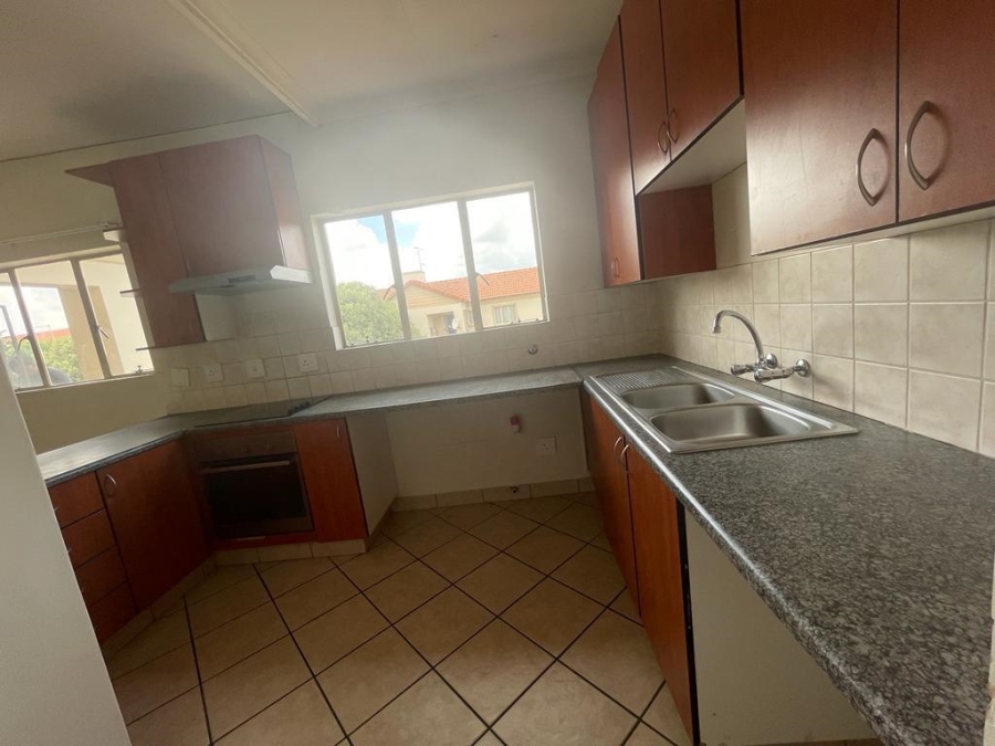 To Let 3 Bedroom Property for Rent in Country View Gauteng