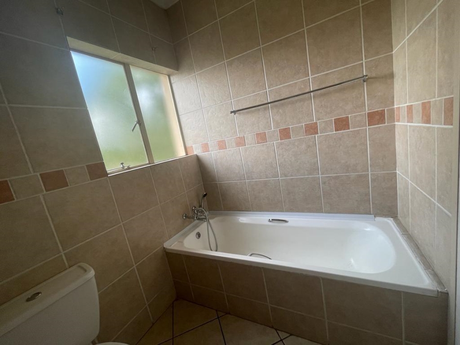To Let 3 Bedroom Property for Rent in Country View Gauteng