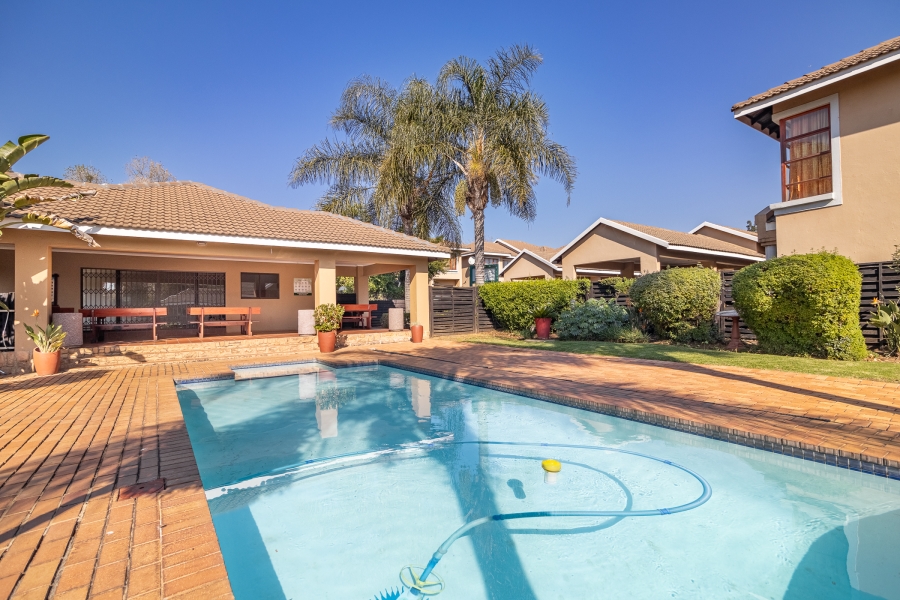 2 Bedroom Property for Sale in Paulshof Gauteng