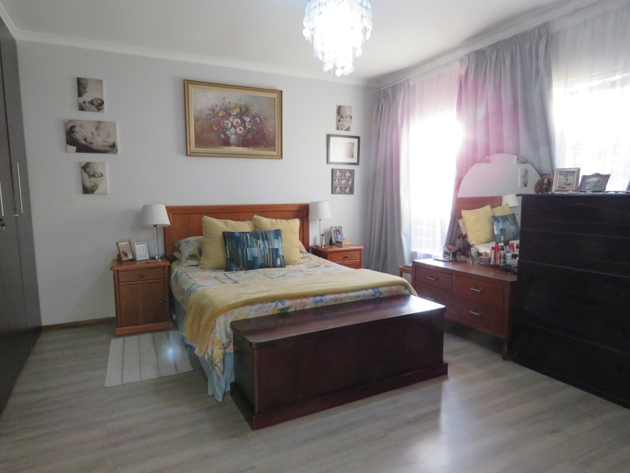 4 Bedroom Property for Sale in Farrarmere Gauteng