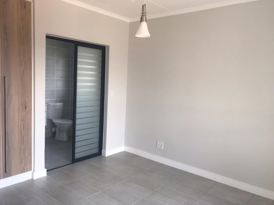 To Let 1 Bedroom Property for Rent in Waterfall Gauteng