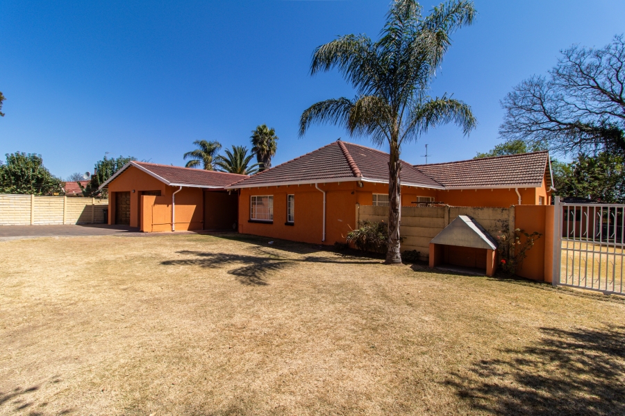 5 Bedroom Property for Sale in Lombardy East Gauteng