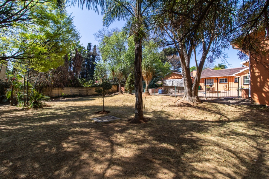 5 Bedroom Property for Sale in Lombardy East Gauteng