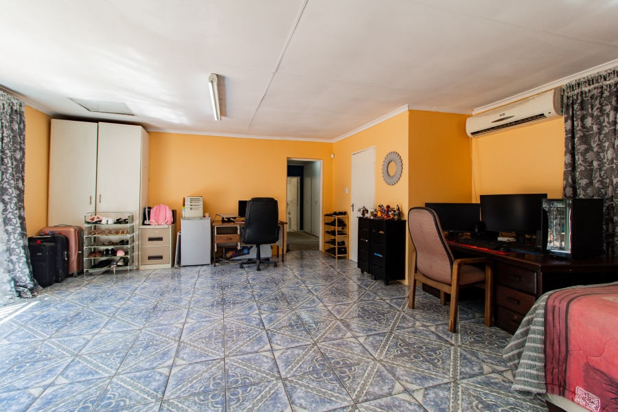 5 Bedroom Property for Sale in Lombardy East Gauteng