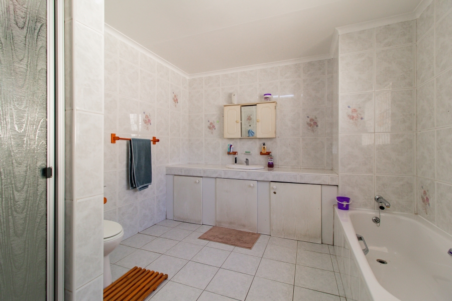 5 Bedroom Property for Sale in Lombardy East Gauteng