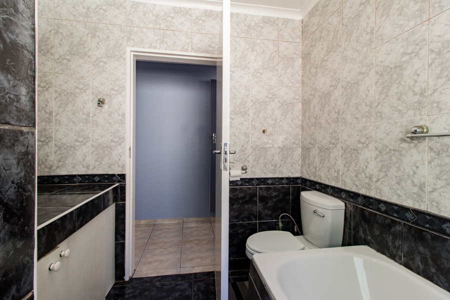 5 Bedroom Property for Sale in Lombardy East Gauteng