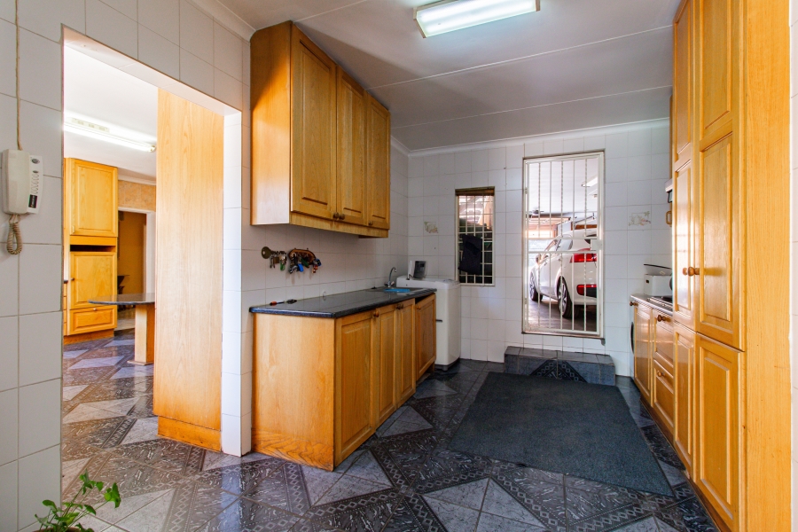 5 Bedroom Property for Sale in Lombardy East Gauteng