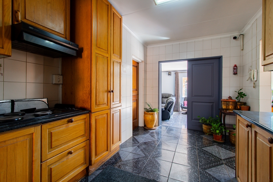 5 Bedroom Property for Sale in Lombardy East Gauteng
