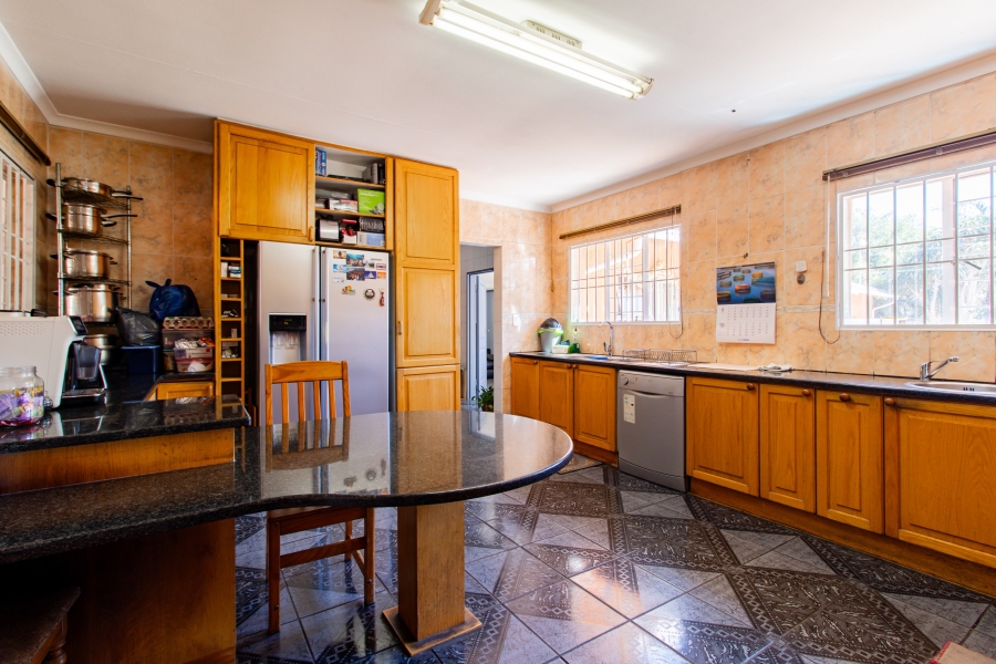 5 Bedroom Property for Sale in Lombardy East Gauteng