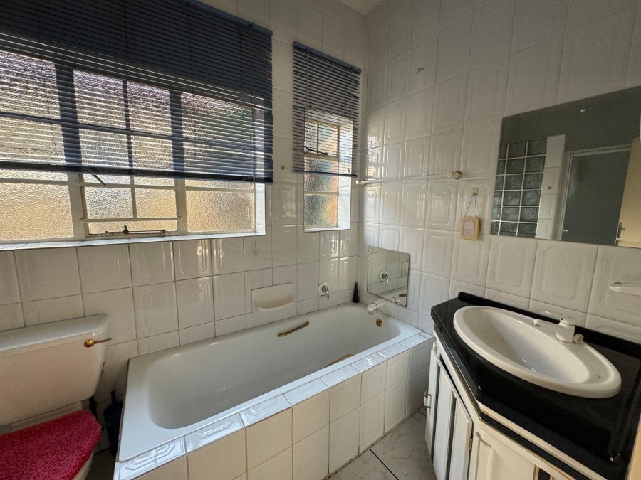 To Let 4 Bedroom Property for Rent in Hazeldene Gauteng