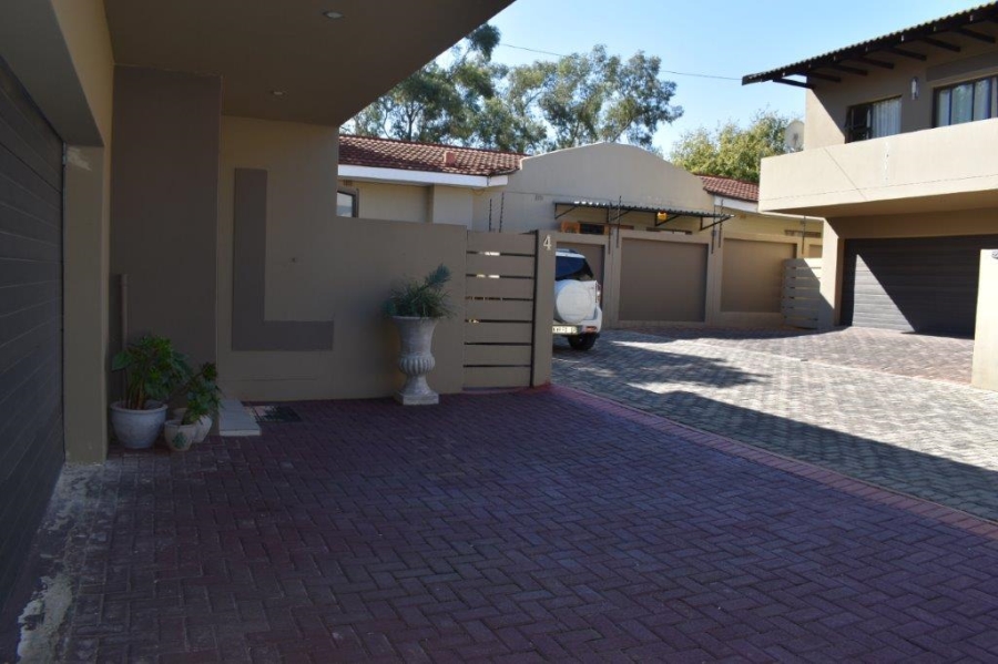 3 Bedroom Property for Sale in Monument Gauteng