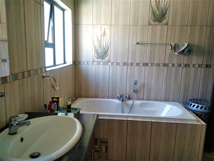 5 Bedroom Property for Sale in Montana Tuine Gauteng
