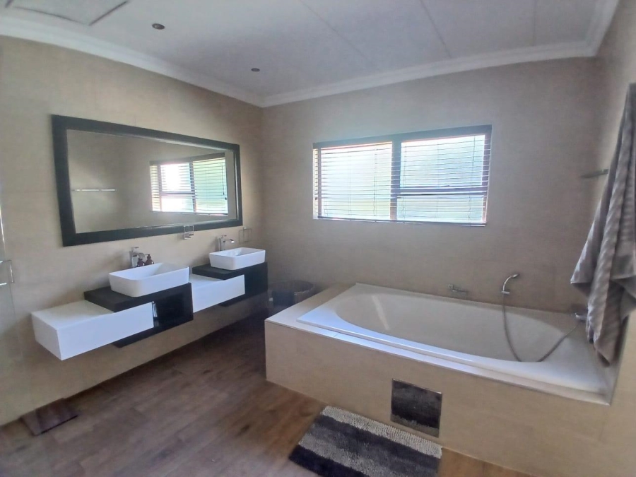 5 Bedroom Property for Sale in Montana Park Gauteng