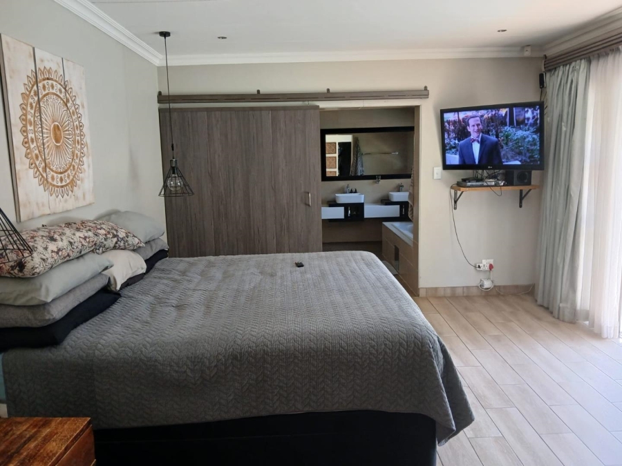 5 Bedroom Property for Sale in Montana Park Gauteng