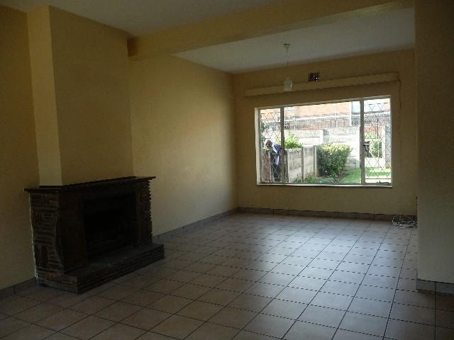 To Let 2 Bedroom Property for Rent in Farrarmere Gardens Gauteng