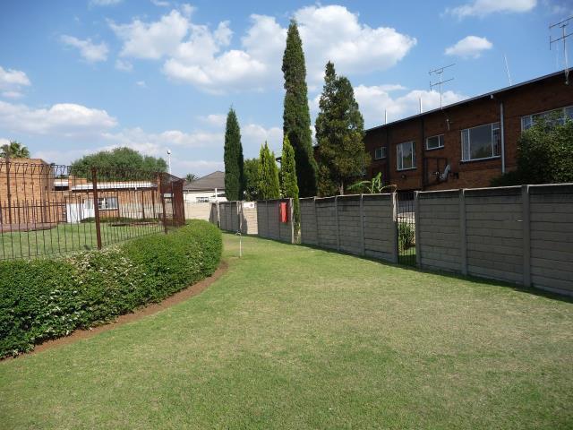 To Let 2 Bedroom Property for Rent in Farrarmere Gardens Gauteng