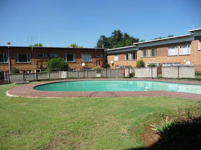 To Let 2 Bedroom Property for Rent in Farrarmere Gardens Gauteng