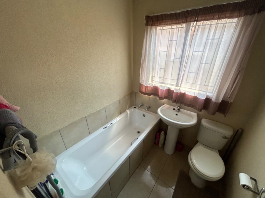 2 Bedroom Property for Sale in Soshanguve VV Gauteng