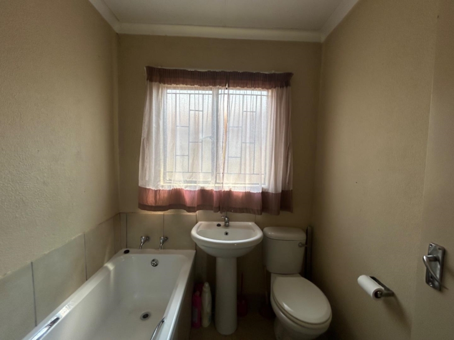 2 Bedroom Property for Sale in Soshanguve VV Gauteng