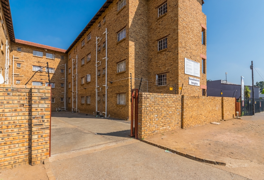 1 Bedroom Property for Sale in Randfontein Central Gauteng