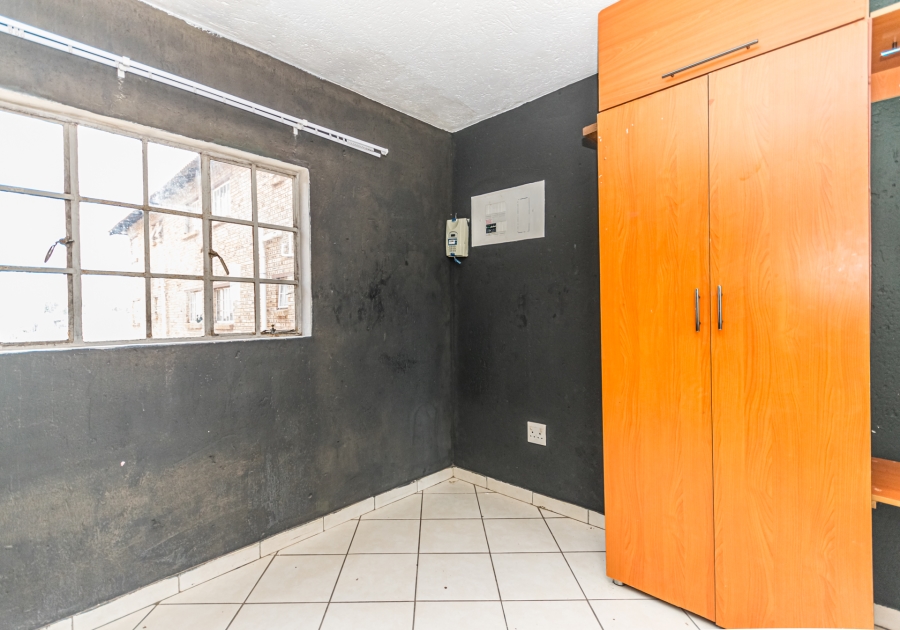 1 Bedroom Property for Sale in Randfontein Central Gauteng
