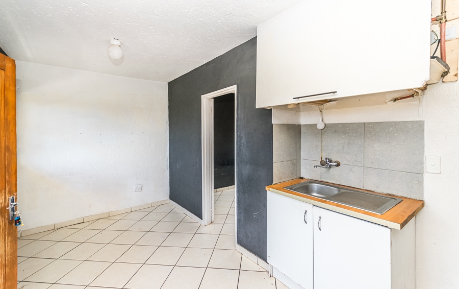 1 Bedroom Property for Sale in Randfontein Central Gauteng