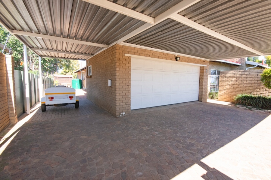 5 Bedroom Property for Sale in Sunward Park Gauteng