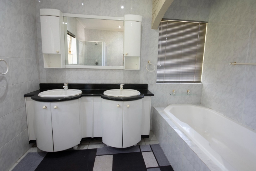 5 Bedroom Property for Sale in Sunward Park Gauteng