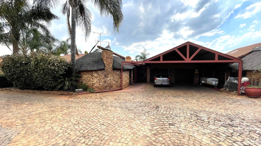 4 Bedroom Property for Sale in Clubview Gauteng