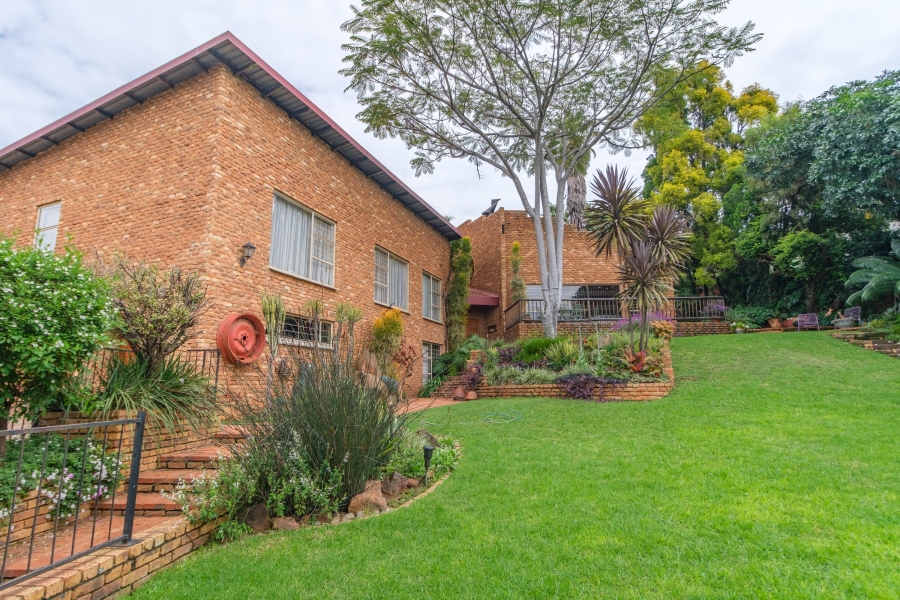 4 Bedroom Property for Sale in Strubensvallei Gauteng