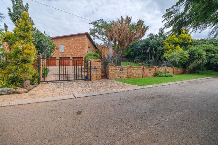 4 Bedroom Property for Sale in Strubensvallei Gauteng