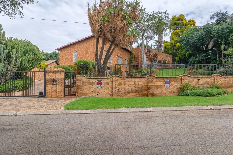 4 Bedroom Property for Sale in Strubensvallei Gauteng