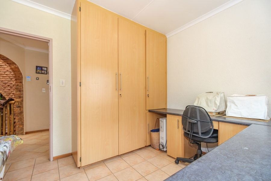 4 Bedroom Property for Sale in Strubensvallei Gauteng