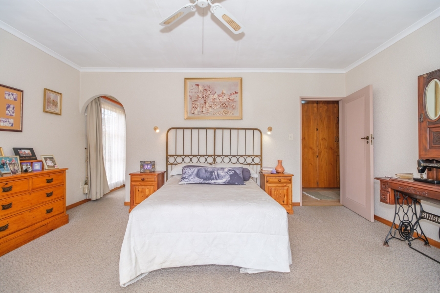 4 Bedroom Property for Sale in Strubensvallei Gauteng