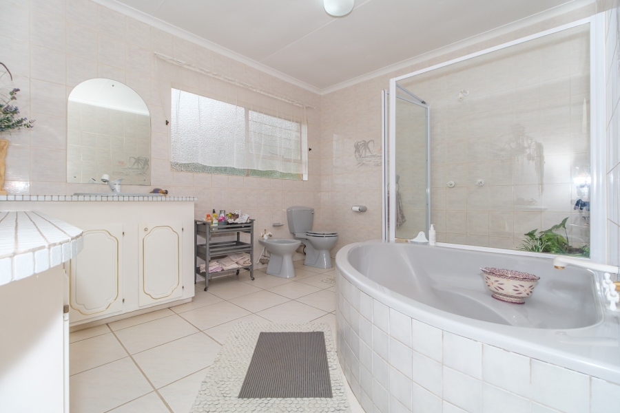4 Bedroom Property for Sale in Strubensvallei Gauteng