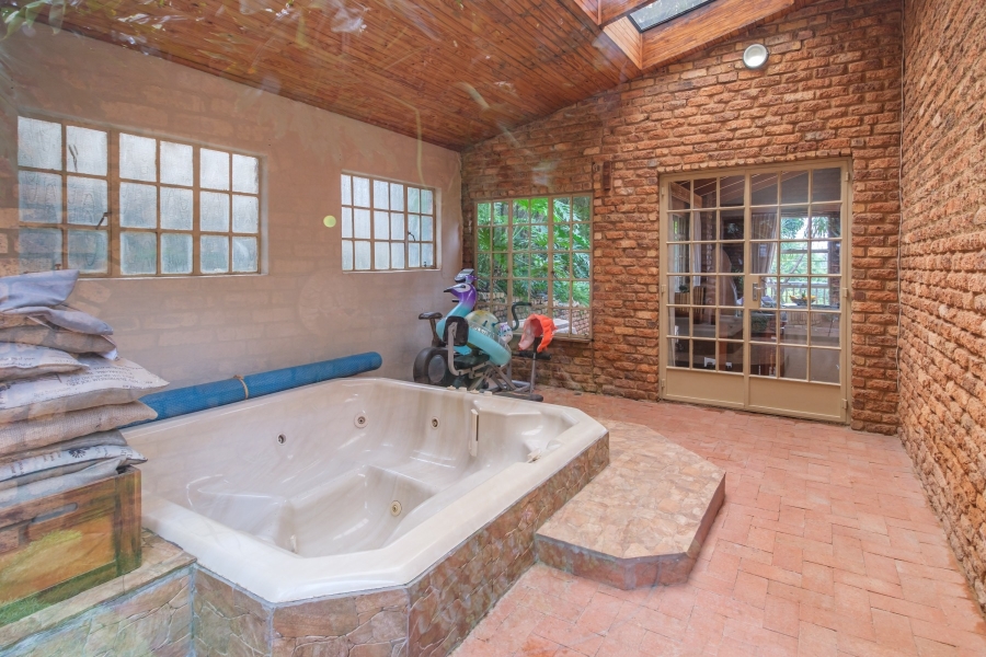 4 Bedroom Property for Sale in Strubensvallei Gauteng