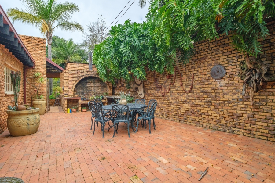 4 Bedroom Property for Sale in Strubensvallei Gauteng