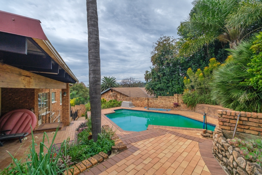 4 Bedroom Property for Sale in Strubensvallei Gauteng