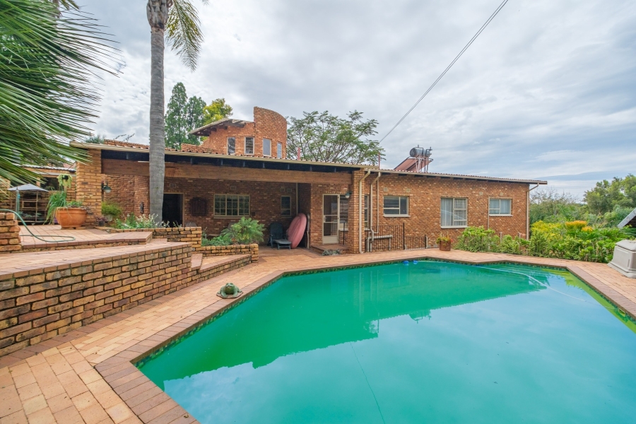4 Bedroom Property for Sale in Strubensvallei Gauteng