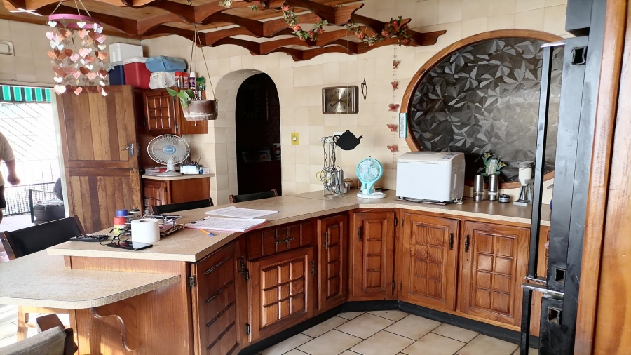 4 Bedroom Property for Sale in Theoville Gauteng