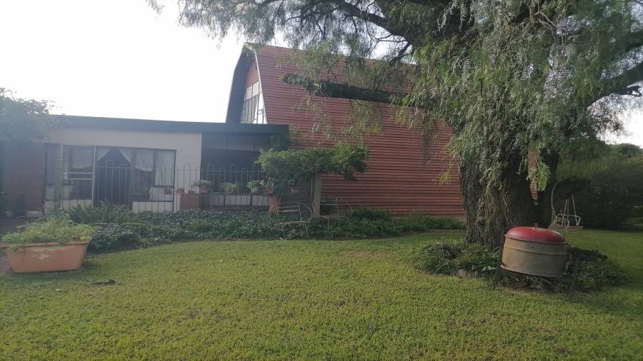4 Bedroom Property for Sale in Theoville Gauteng