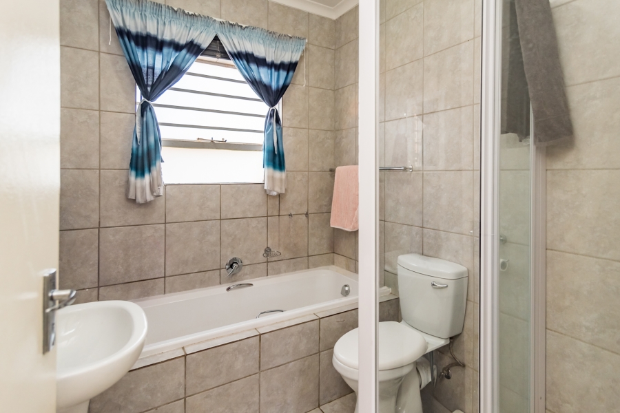 3 Bedroom Property for Sale in Wilgeheuwel Gauteng