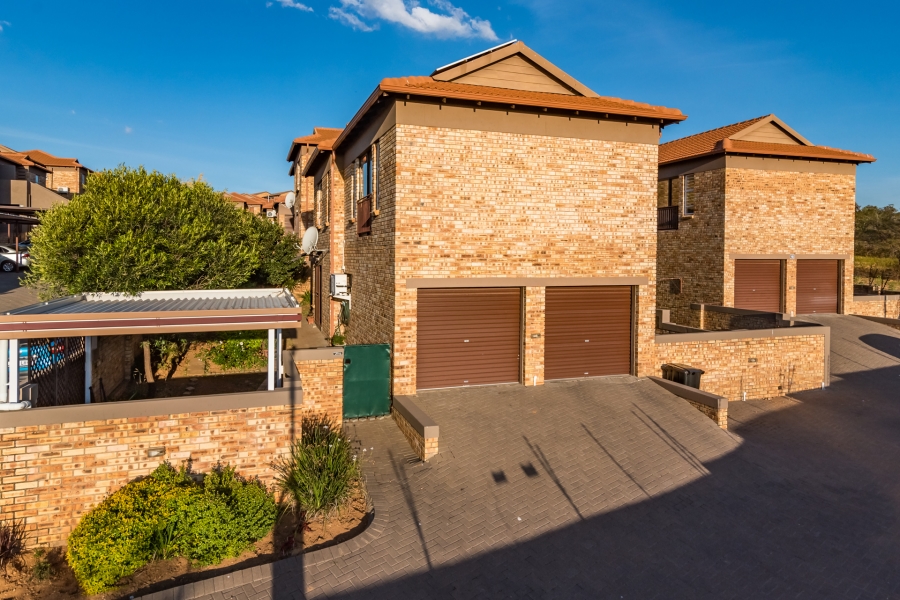 3 Bedroom Property for Sale in Wilgeheuwel Gauteng