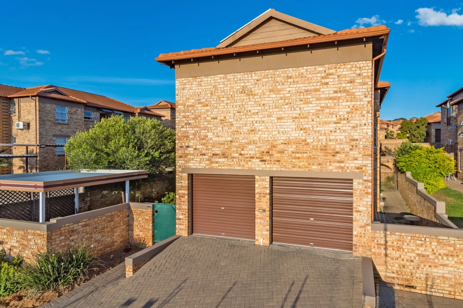 3 Bedroom Property for Sale in Wilgeheuwel Gauteng