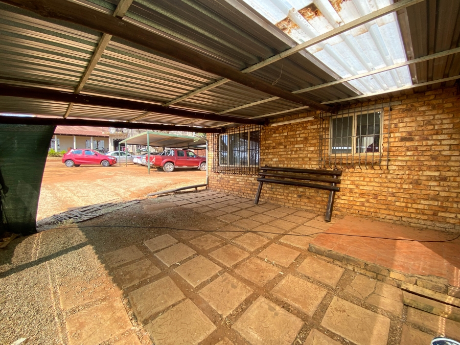 4 Bedroom Property for Sale in Mnandi Gauteng