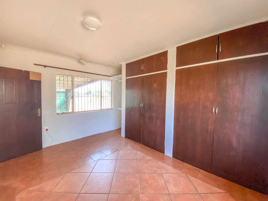 4 Bedroom Property for Sale in Mnandi Gauteng