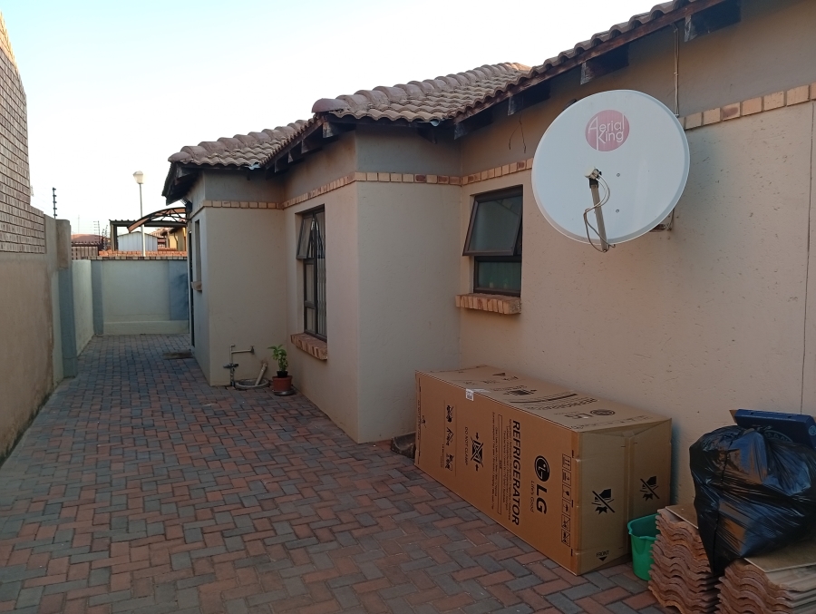 To Let 3 Bedroom Property for Rent in Nellmapius Gauteng