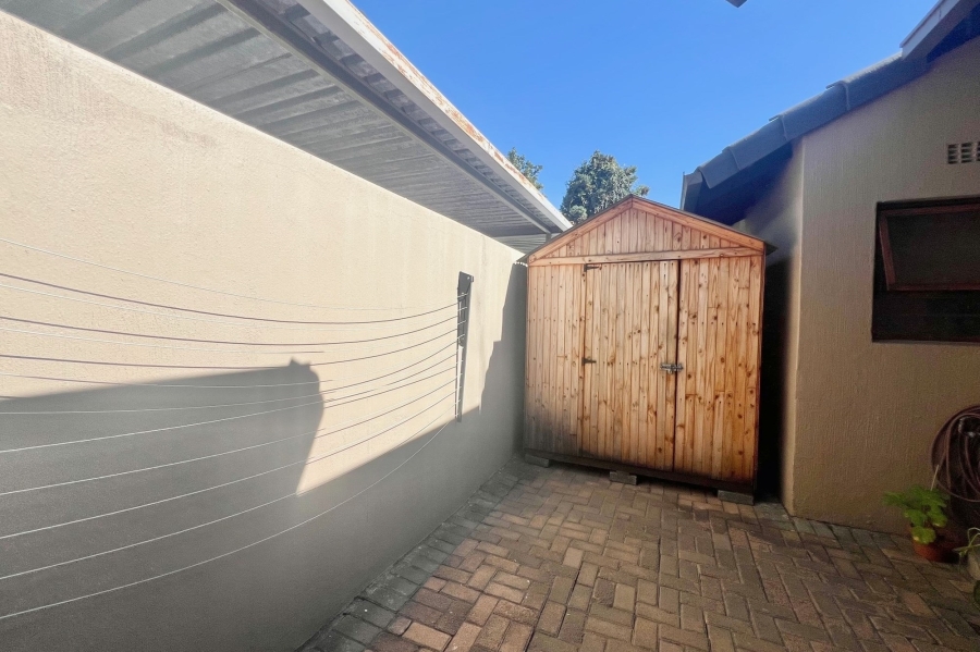 2 Bedroom Property for Sale in Lonehill Gauteng